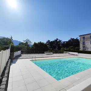 Grand Studio 38m2 Dans Ancien Palace Avec Piscine Et Place De Parking Privee Aix-les-Bains